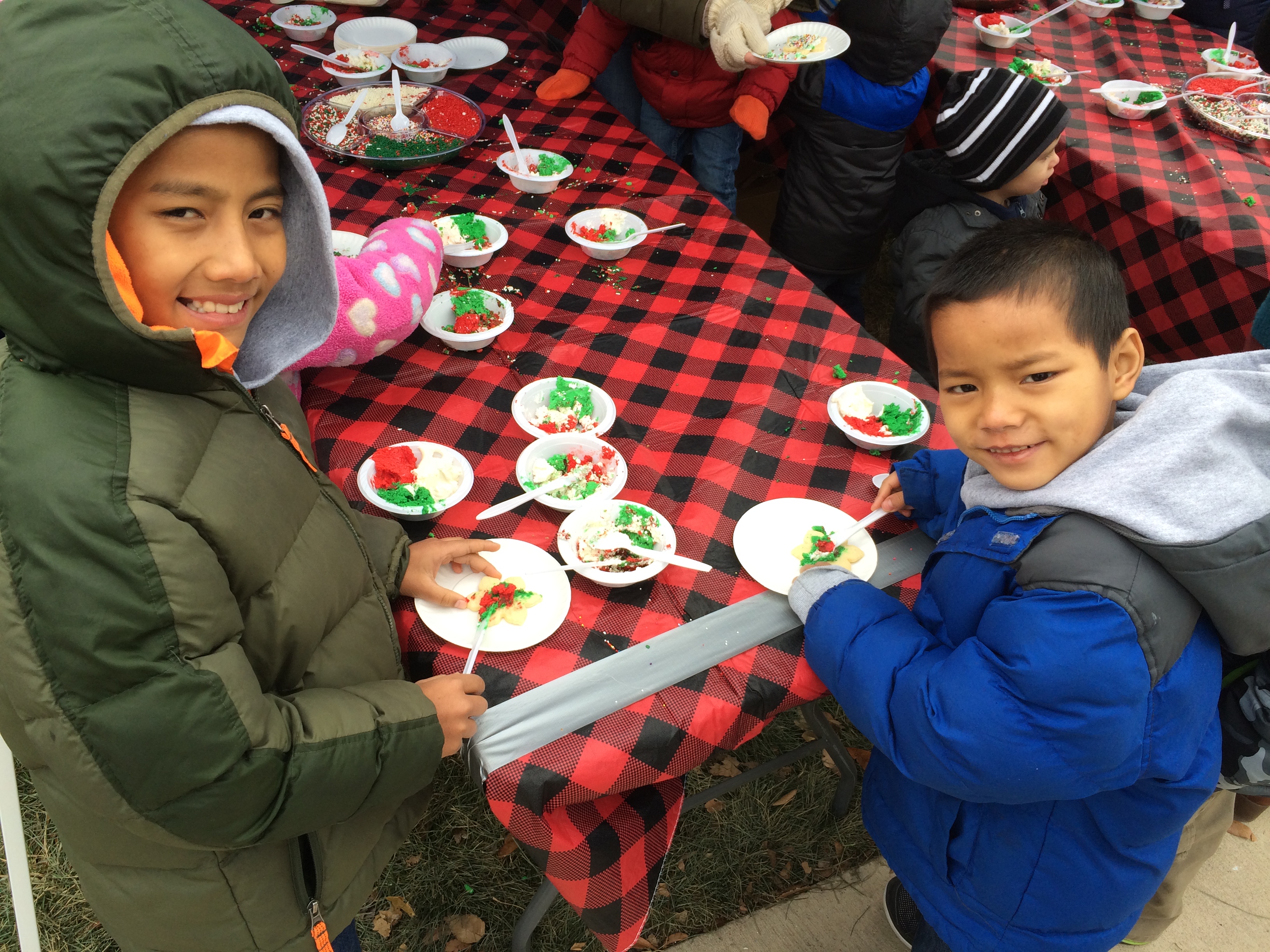 cookie-decorating-at-the-festival-of-lights-in-manhattan-ks_30778340953_o